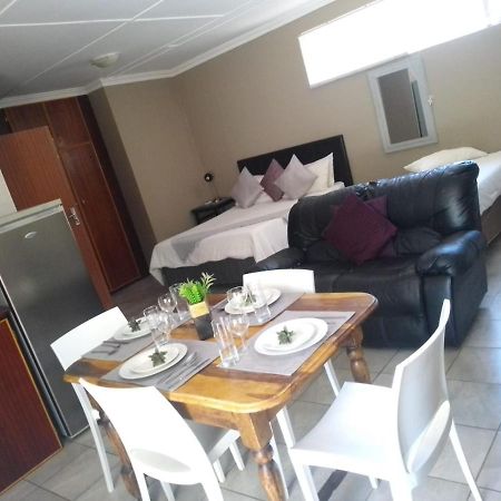 Aandrus Guesthouse Bloemfontein Eksteriør billede