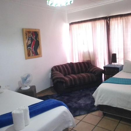 Aandrus Guesthouse Bloemfontein Eksteriør billede