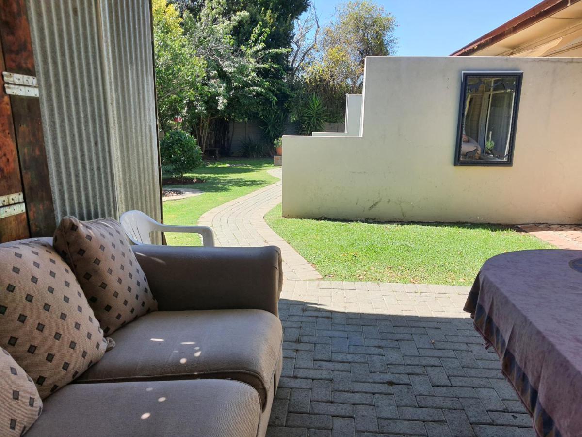 Aandrus Guesthouse Bloemfontein Eksteriør billede
