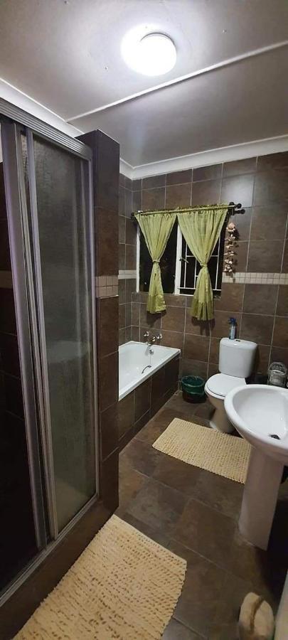 Aandrus Guesthouse Bloemfontein Eksteriør billede