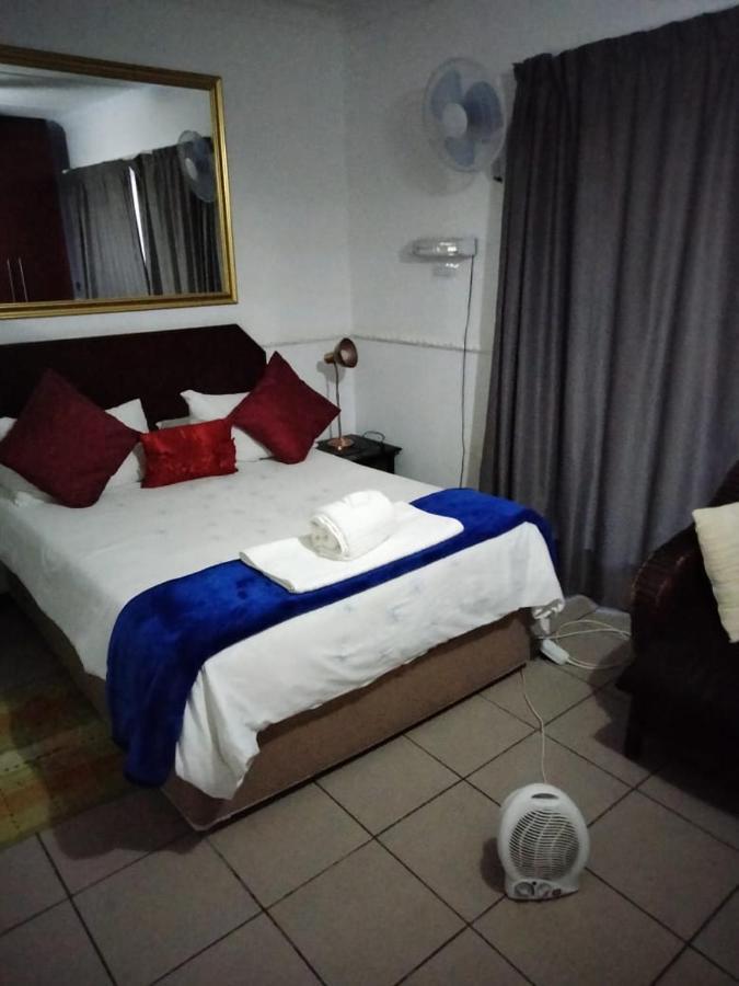 Aandrus Guesthouse Bloemfontein Eksteriør billede
