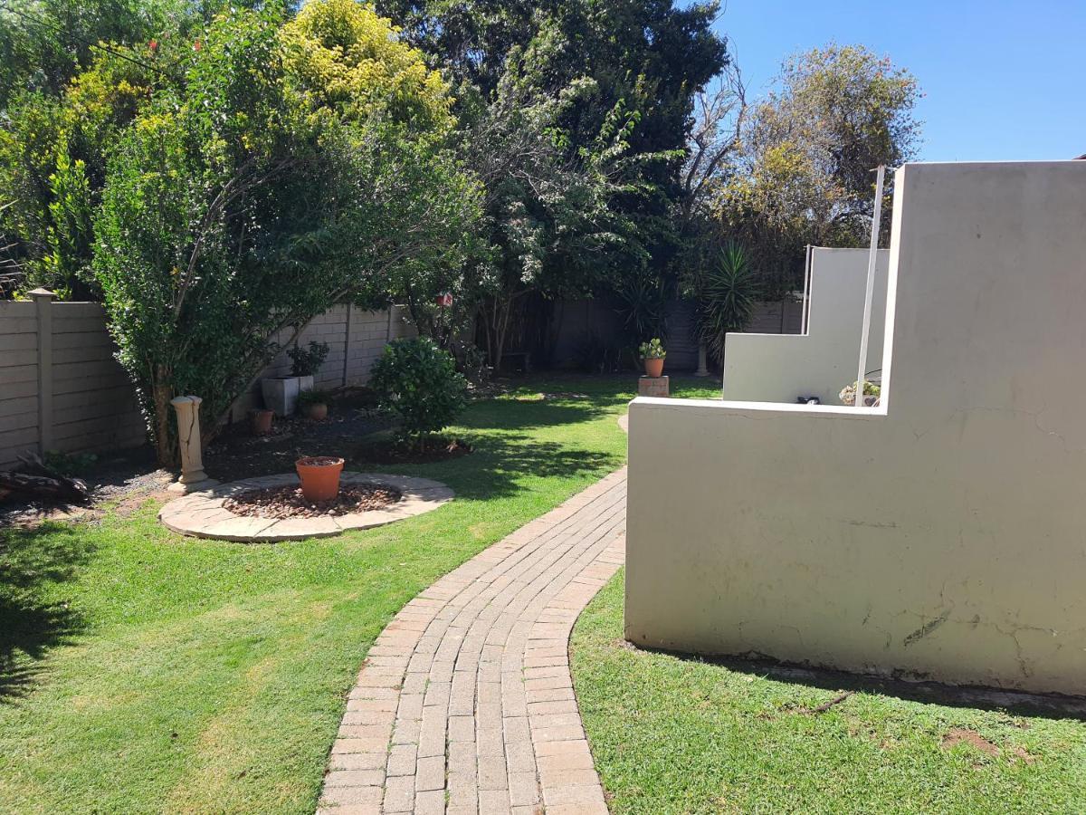 Aandrus Guesthouse Bloemfontein Eksteriør billede