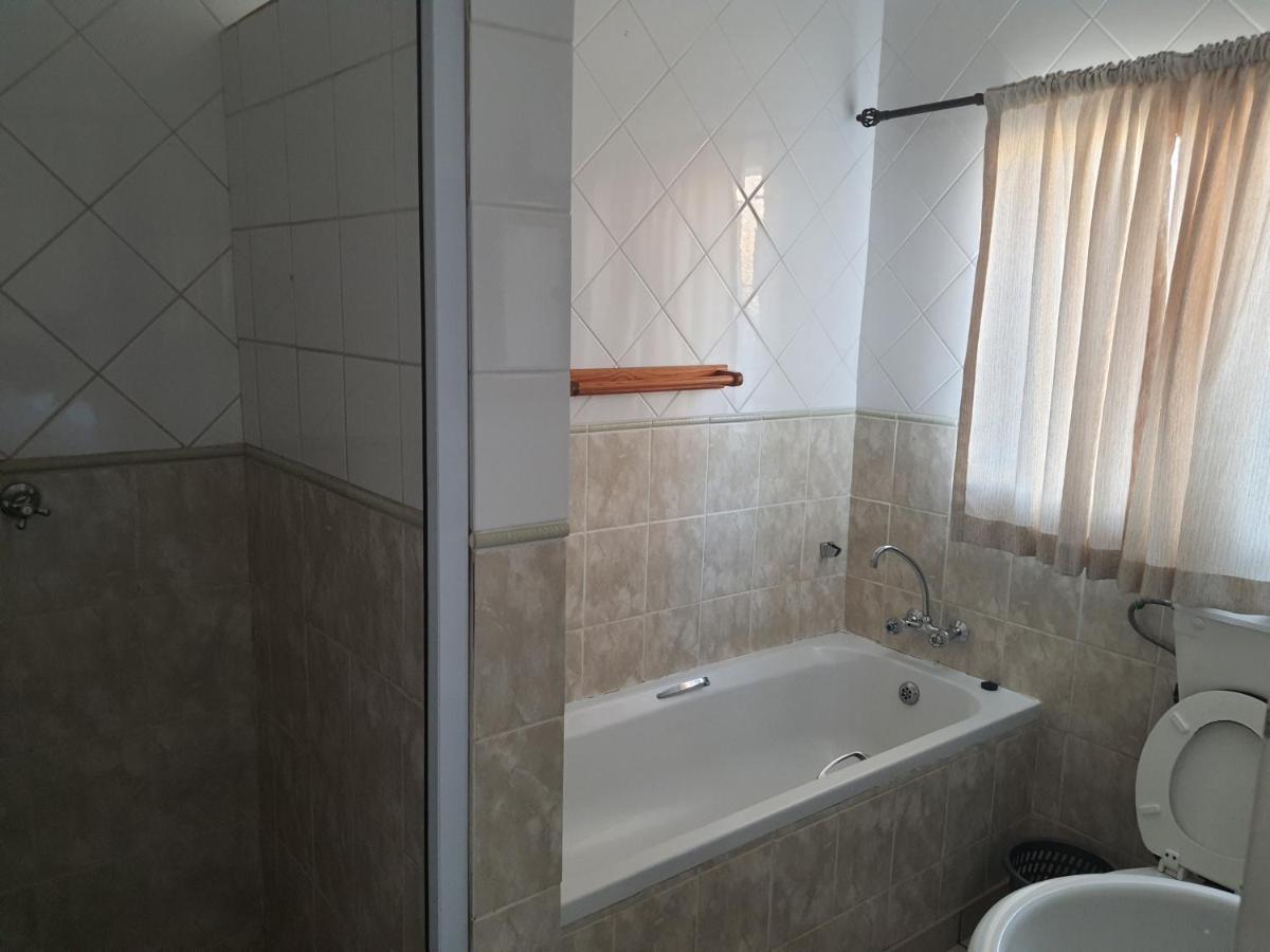 Aandrus Guesthouse Bloemfontein Eksteriør billede