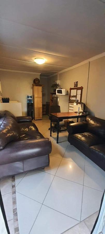 Aandrus Guesthouse Bloemfontein Eksteriør billede