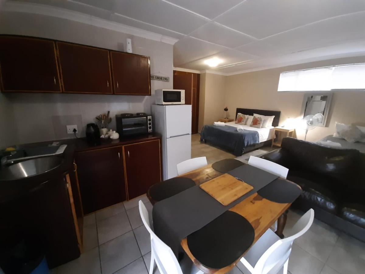 Aandrus Guesthouse Bloemfontein Eksteriør billede