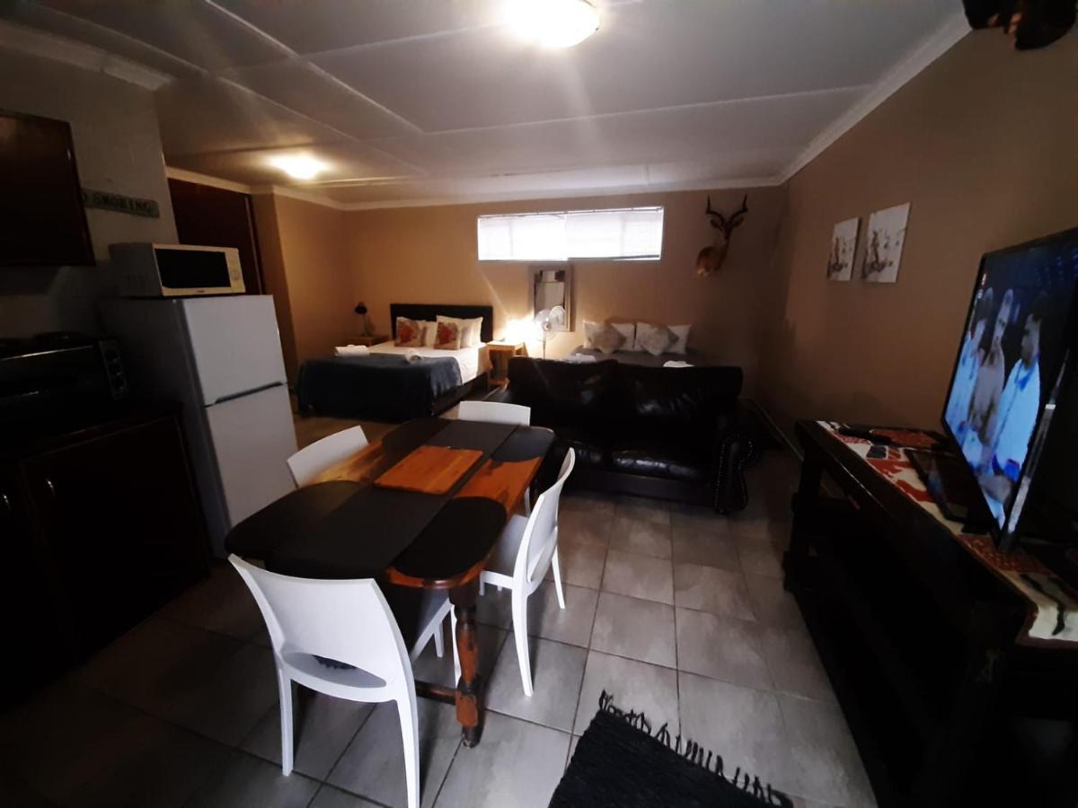 Aandrus Guesthouse Bloemfontein Eksteriør billede