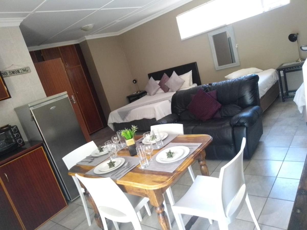 Aandrus Guesthouse Bloemfontein Eksteriør billede