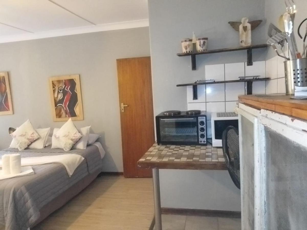 Aandrus Guesthouse Bloemfontein Eksteriør billede